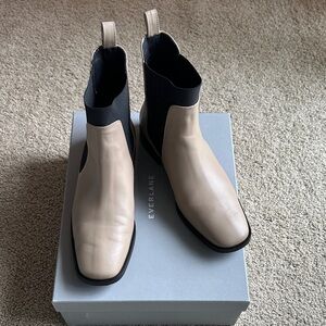 Women’s Everlane Biscuit and Black Leather Chelsea Flat Boots